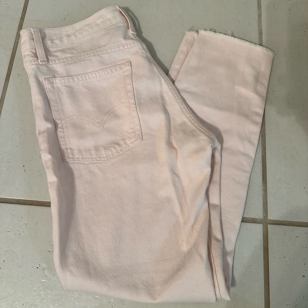 Ballerina pink Levi’s jeans